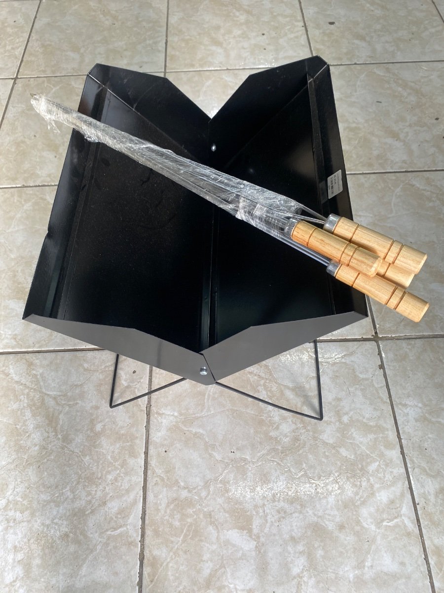 Churrasqueira dobrável com espeto